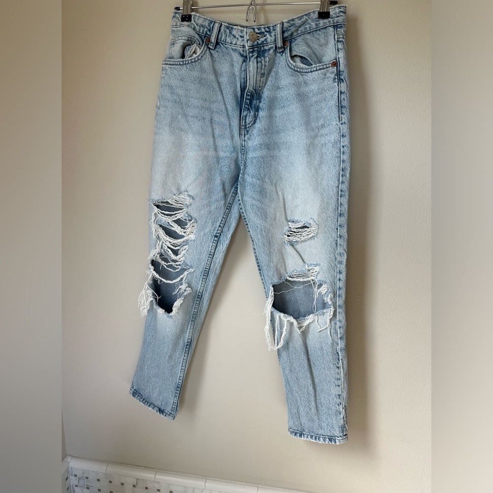 Zara mom fit distressed light wash high waist jeans 6